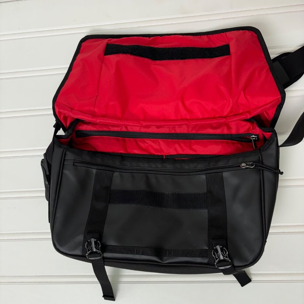 Helly Hansen Black Messenger Bag Adjustable Shoulder Strap Broken Back Zipper - Picture 14 of 16